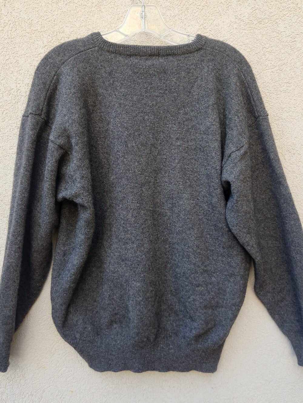 MACKINNON Men's Sweater Medium Gray V-Neck Lambswool Made Scotland - Picture 3 of 8